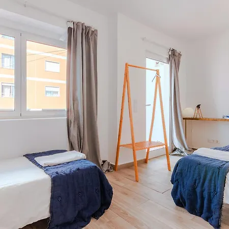 דירה First Floor קארגאדו
